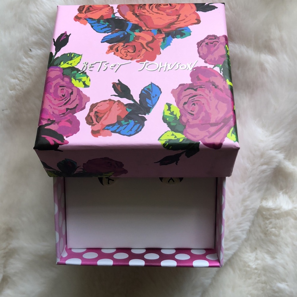 Betsey Johnson Gold-Tone Bulldog Earrings NWT - Picture 5 of 5